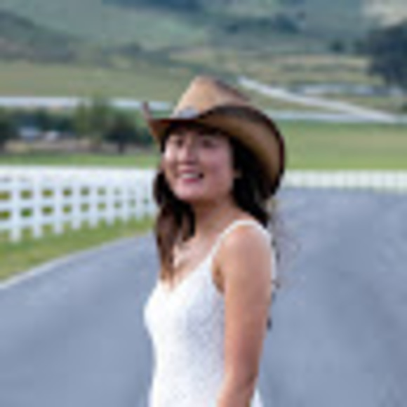 Meet your Posher, Sara - Picture 1 of 1